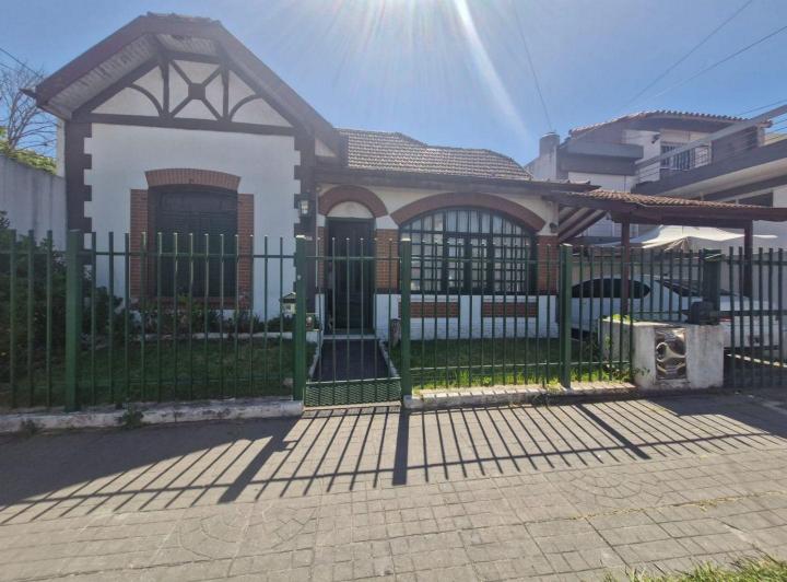 Casa · 150m² · 4 Ambientes · 2 Cocheras