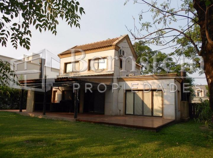 Casa · 200m² · 4 Ambientes