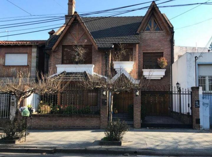 Casa · 340m² · 6 Ambientes