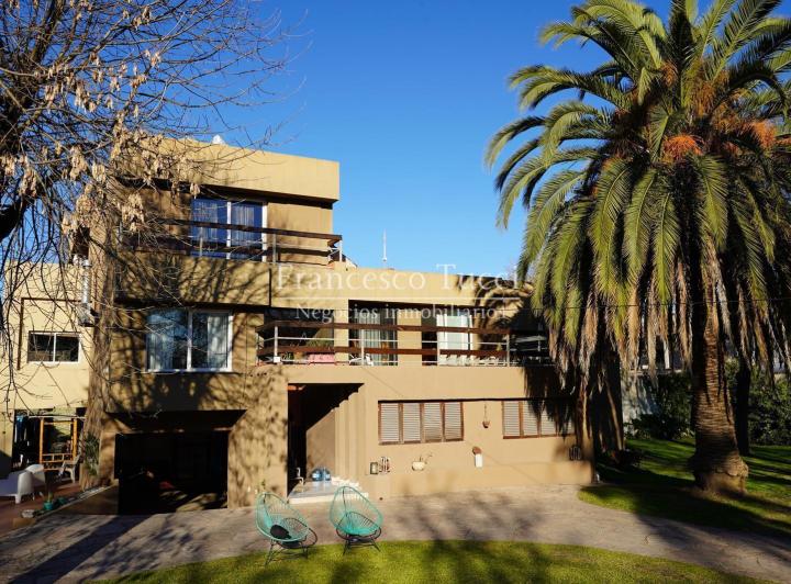 Casa · 450m² · 6 Ambientes · 1 Cochera