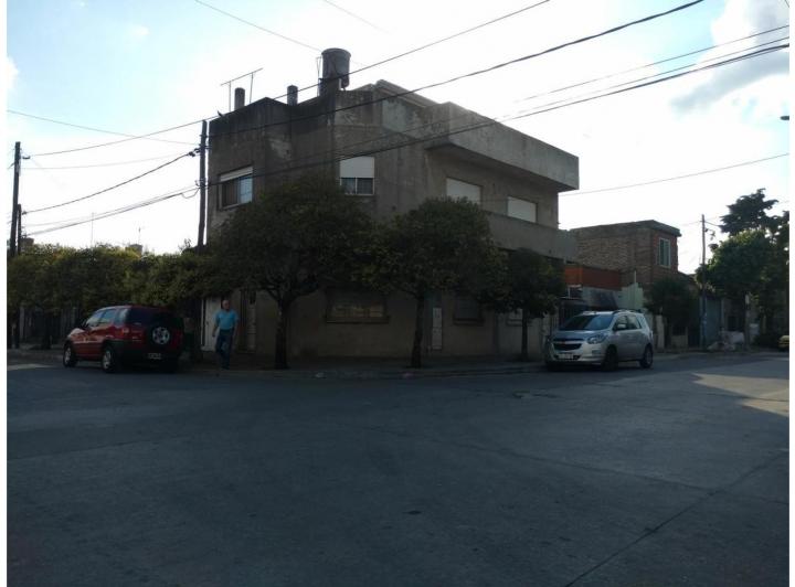 Casa · 196m² · 5 Ambientes · 1 Cochera