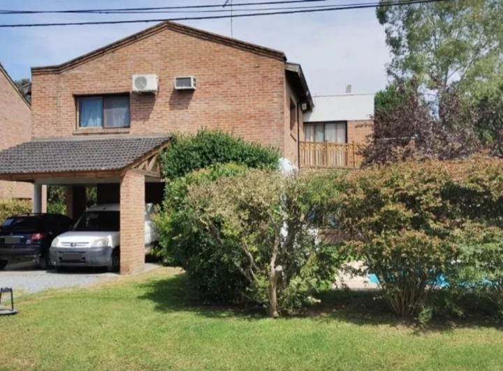 Casa · 266m² · 5 Ambientes · 2 Cocheras