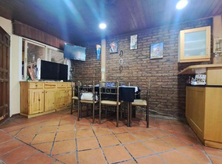 Casa · 70m² · 3 Ambientes · 2 Cocheras