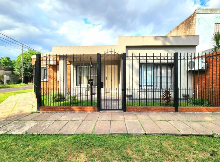 Casa · 100m² · 3 Ambientes · 1 Cochera