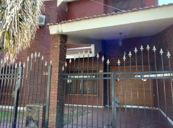 Casa · 270m² · 5 Ambientes · 2 Cocheras