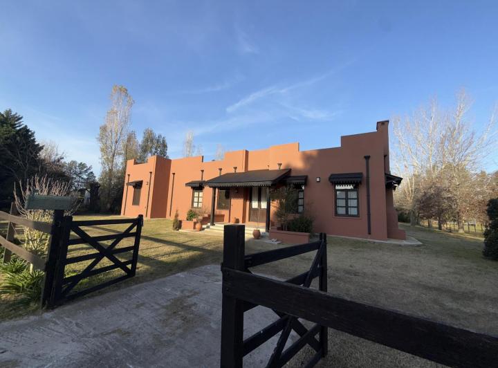 Casa · 214m² · 4 Ambientes · 2 Cocheras
