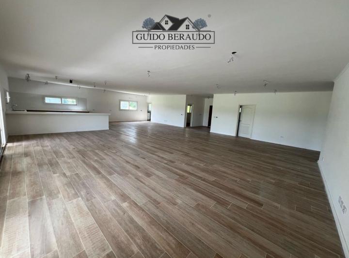 Casa · 273m² · 5 Ambientes · 2 Cocheras