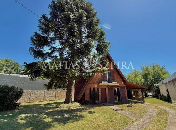 Casa · 79m² · 4 Ambientes · 2 Cocheras