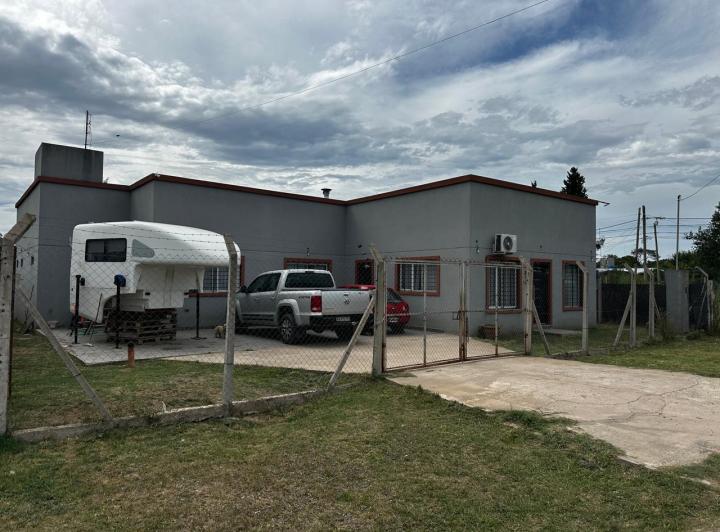 Casa · 120m² · 5 Ambientes · 4 Cocheras