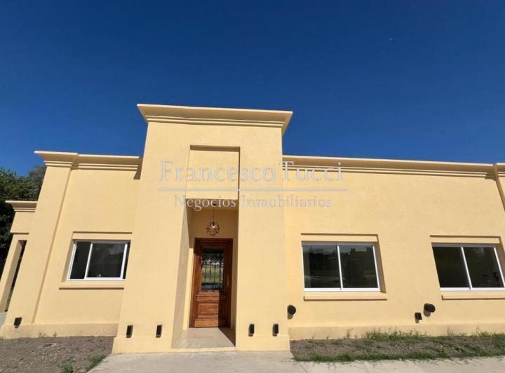Casa · 151m² · 4 Ambientes · 2 Cocheras
