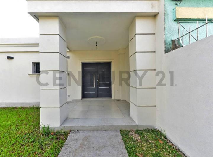 Casa · 68m² · 4 Ambientes · 2 Cocheras