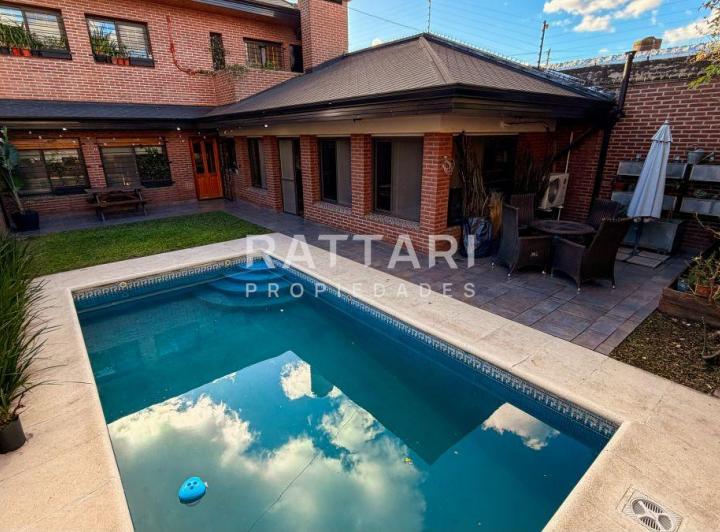 Casa · 270m² · 5 Ambientes · 3 Cocheras