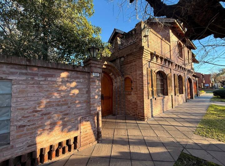 Casa · 311m² · 5 Ambientes · 1 Cochera