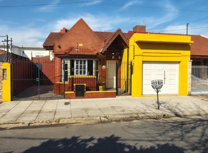 Casa · 312m² · 4 Ambientes · 2 Cocheras