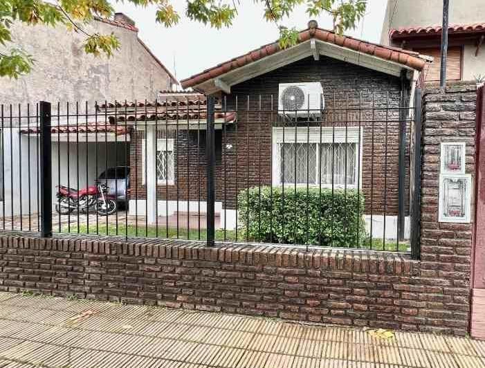 Casa · 100m² · 4 Ambientes · 2 Cocheras