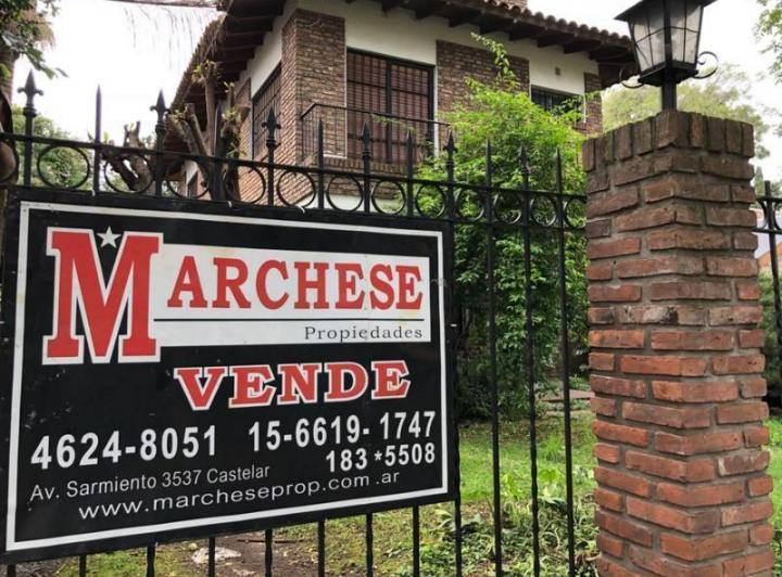 Casa · 270m² · 4 Ambientes · 2 Cocheras
