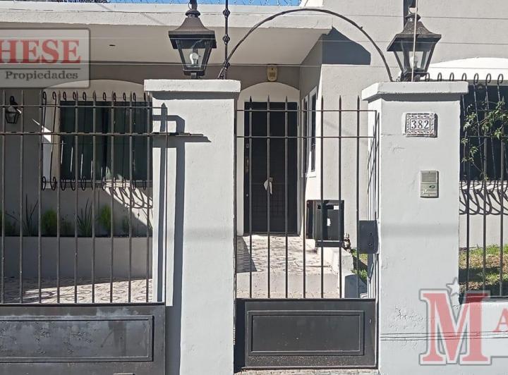 Casa · 128m² · 4 Ambientes · 1 Cochera