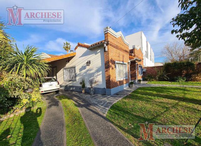 Casa · 240m² · 4 Ambientes · 1 Cochera