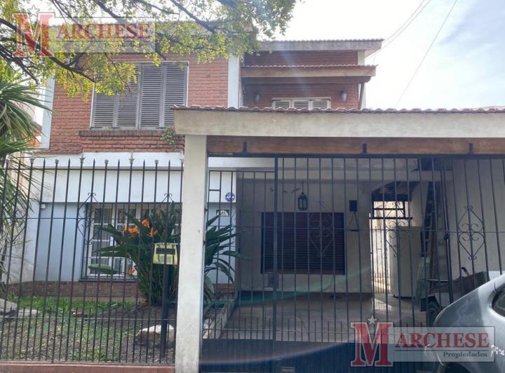 Casa · 235m² · 6 Ambientes · 1 Cochera