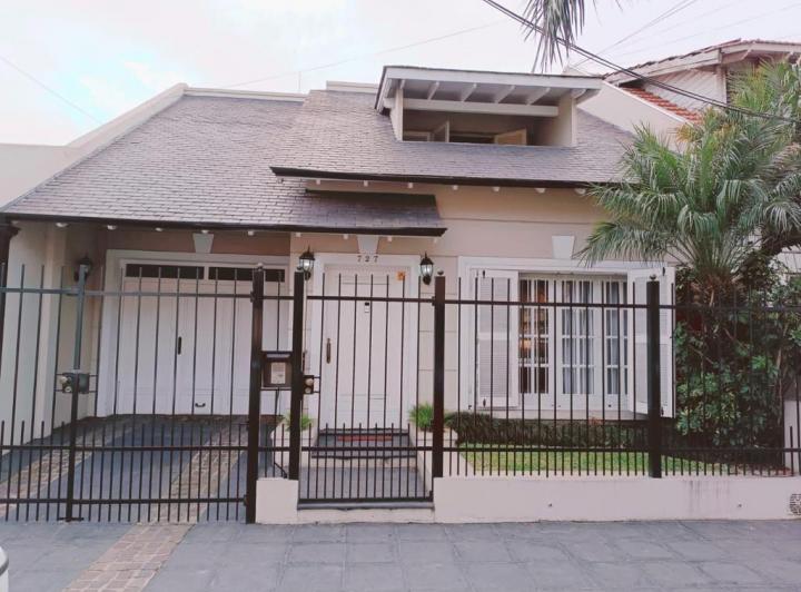 Casa · 300m² · 5 Ambientes