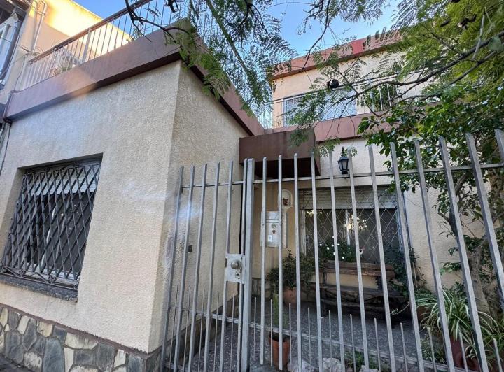 Casa · 222m² · 4 Ambientes · 1 Cochera