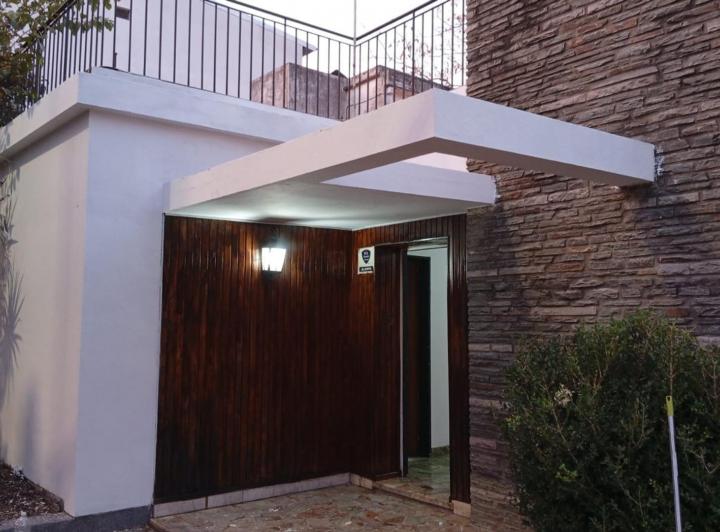 Casa · 100m² · 3 Ambientes · 2 Cocheras