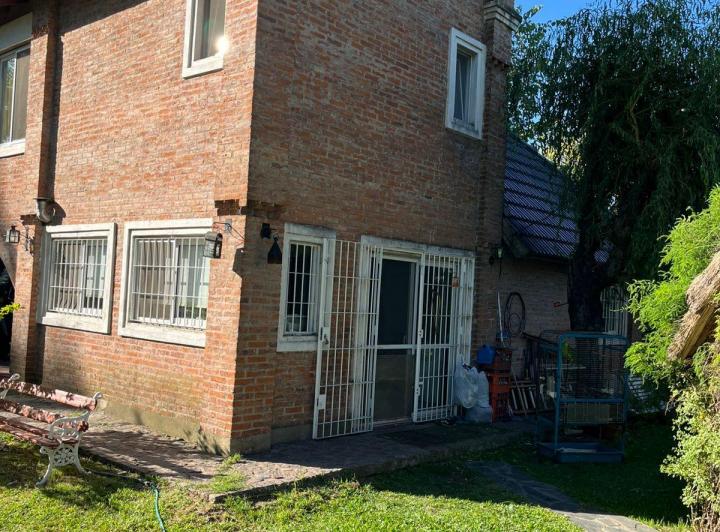 Casa · 200m² · 2 Ambientes