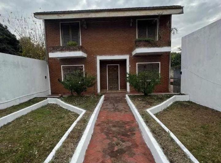 Casa · 200m² · 7 Ambientes