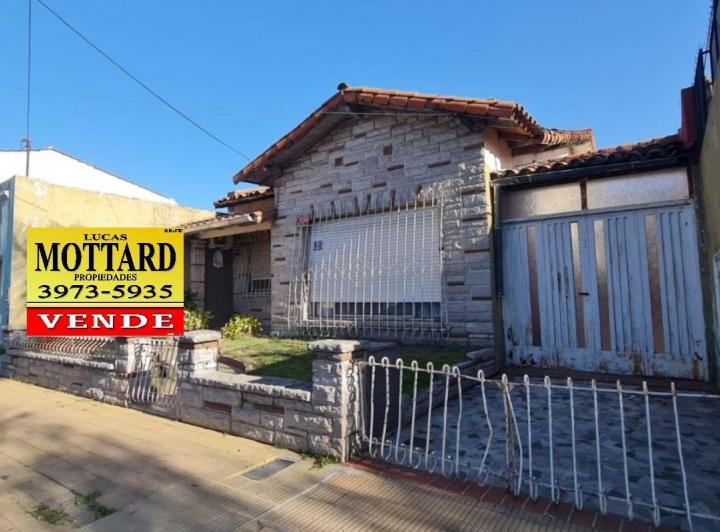 Casa · 180m² · 3 Ambientes · 2 Cocheras