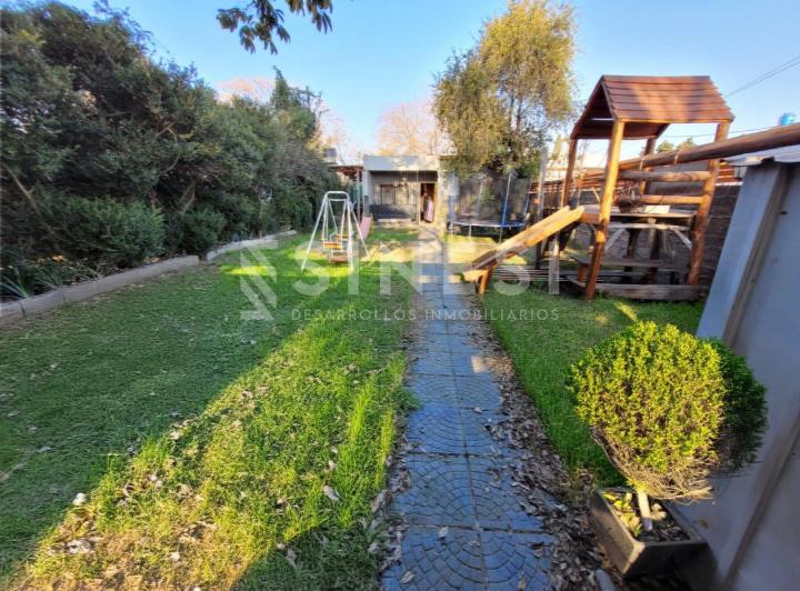 Casa · 75m² · 3 Ambientes · 4 Cocheras