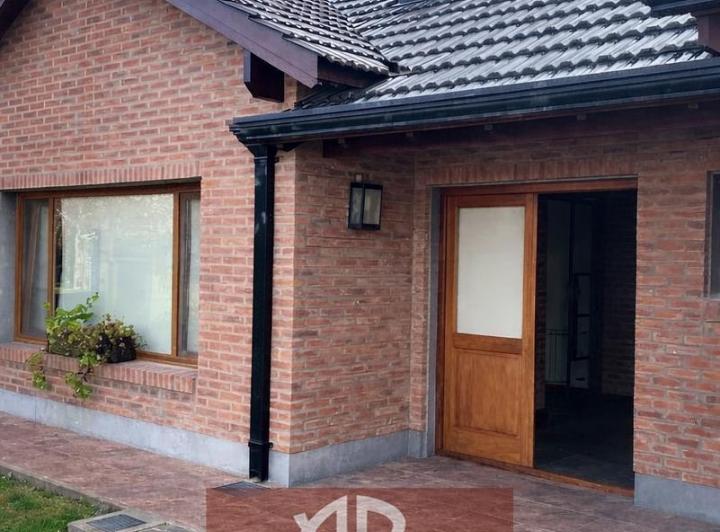 Casa · 228m² · 6 Ambientes · 2 Cocheras