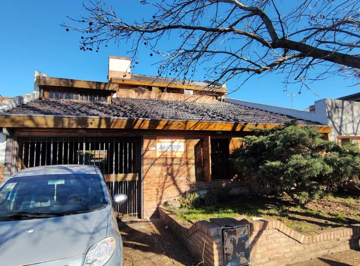 Casa · 248m² · 5 Ambientes · 1 Cochera
