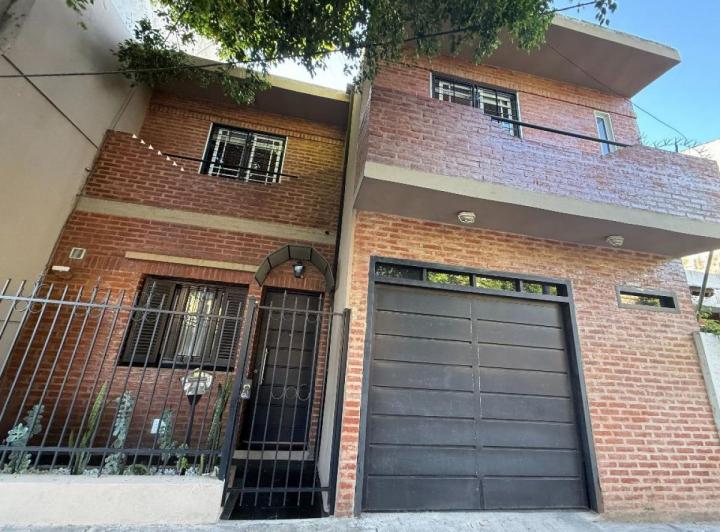 Casa · 160m² · 4 Ambientes · 1 Cochera