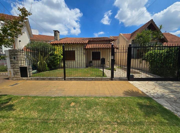 Casa · 150m² · 4 Ambientes · 2 Cocheras
