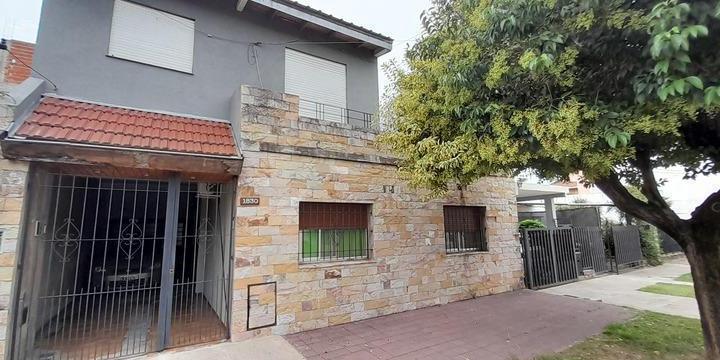 Casa · 174m² · 6 Ambientes · 2 Cocheras