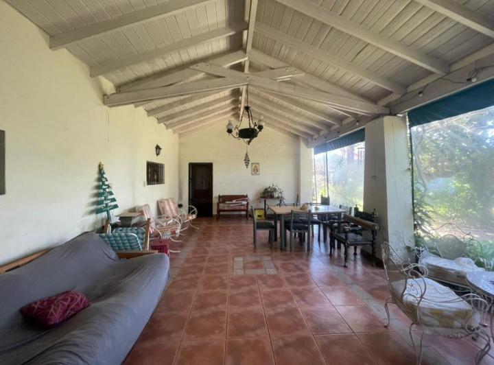 Casa · 220m² · 4 Ambientes · 1 Cochera
