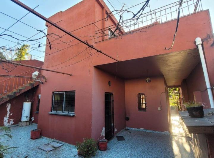 Casa · 220m² · 5 Ambientes · 3 Cocheras