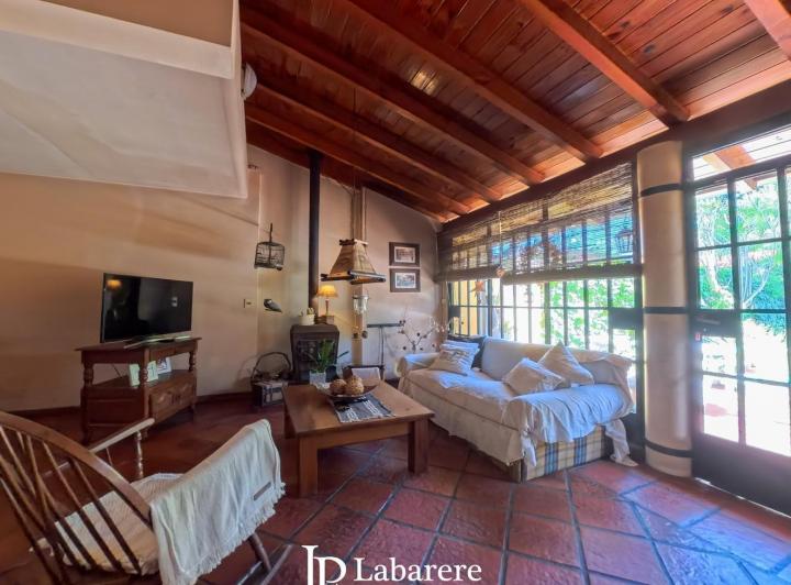 Casa · 230m² · 4 Ambientes · 3 Cocheras
