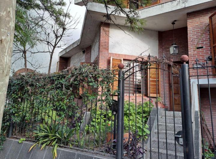 Casa · 198m² · 6 Ambientes · 2 Cocheras