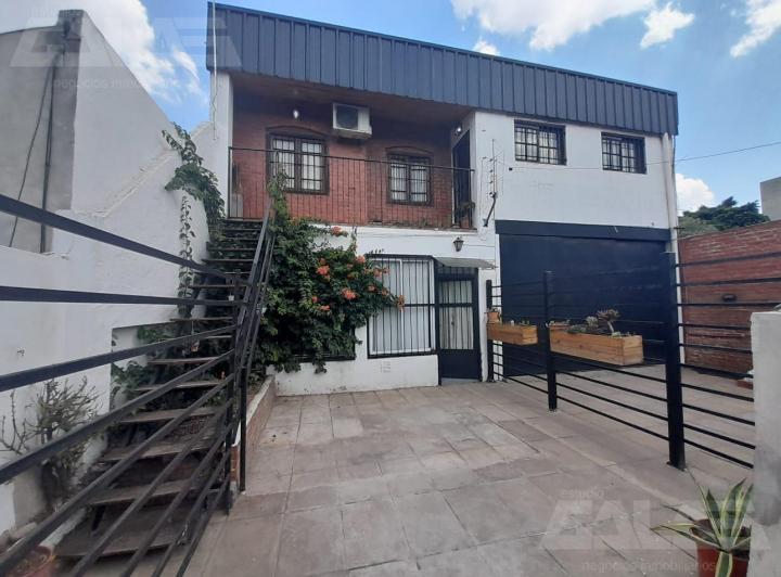 Casa · 250m² · 6 Ambientes · 1 Cochera