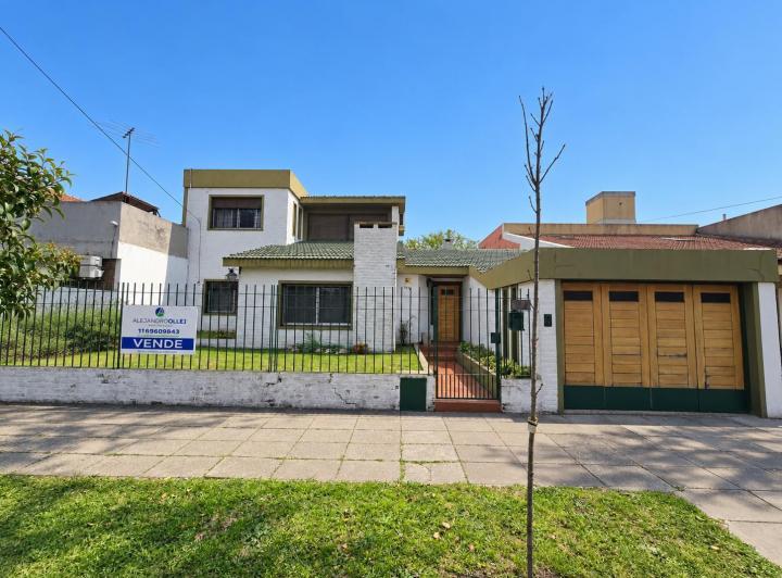 Casa · 160m² · 4 Ambientes · 2 Cocheras