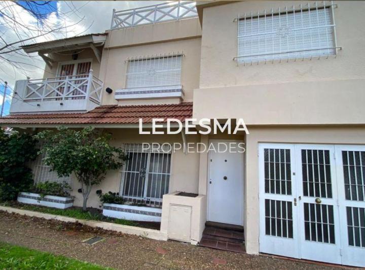 Casa · 140m² · 5 Ambientes · 1 Cochera
