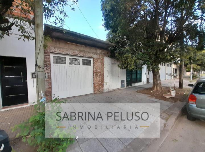 Casa · 390m² · 4 Ambientes · 10 Cocheras