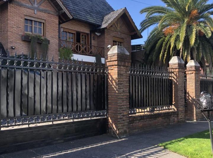 Casa · 510m² · 6 Ambientes · 4 Cocheras