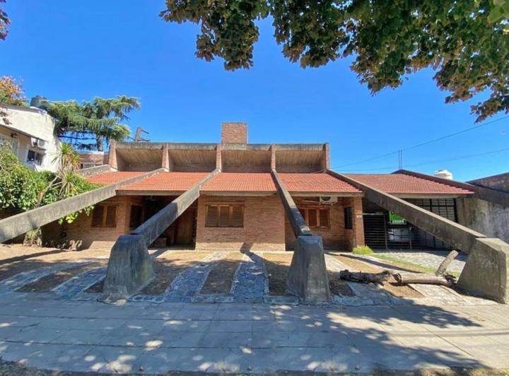 Casa · 255m² · 4 Ambientes · 4 Cocheras