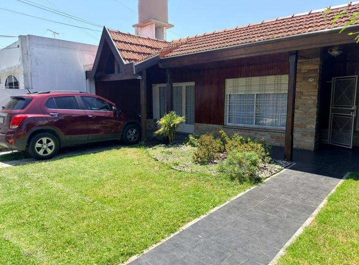 Casa · 170m² · 4 Ambientes · 3 Cocheras