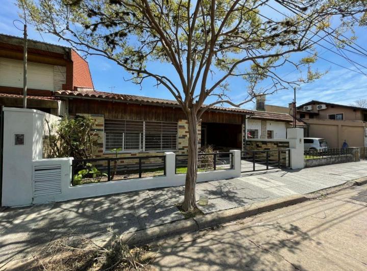 Casa · 130m² · 4 Ambientes · 1 Cochera