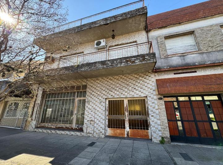 Casa · 190m² · 4 Ambientes · 2 Cocheras