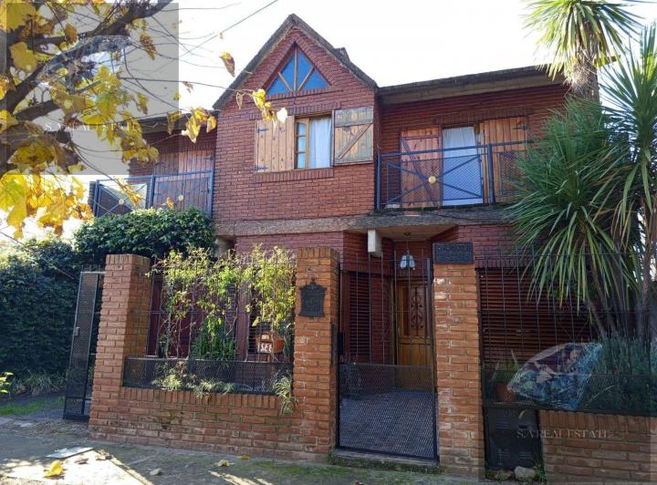 Casa · 260m² · 5 Ambientes · 1 Cochera