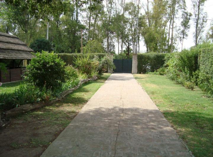 Casa · 6800m² · 4 Ambientes · 1 Cochera